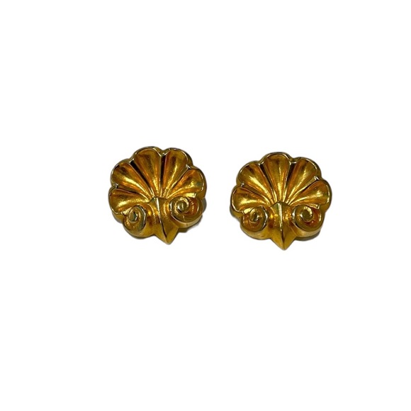 Jewelry - Vintage costume gold shell earrings. EUC